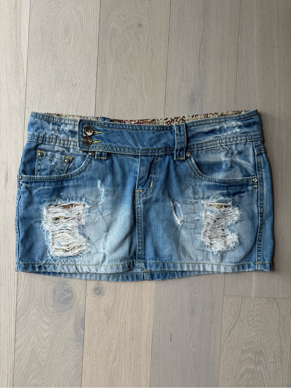 mini skirt w gold detailing